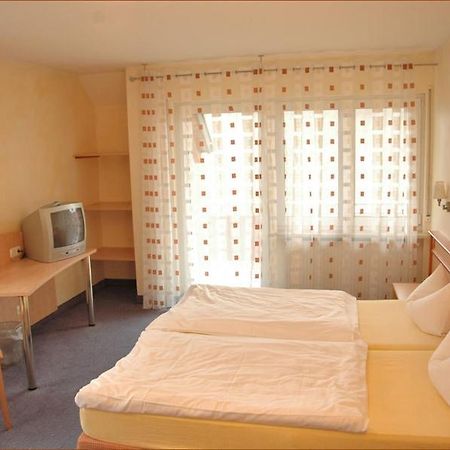 Hôtel Gasthaus Gruner Baum à Werbach Extérieur photo
